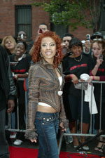 Keyshia Cole&rsquo; bright smile lights up as she heads down the red carpet.