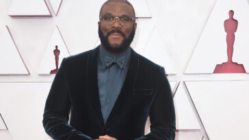 Tyler Perry Wins Humanitarian Award